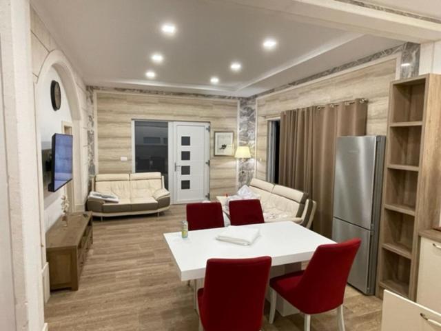 Villa Luce Mit Pool ماكارسكا المظهر الخارجي الصورة